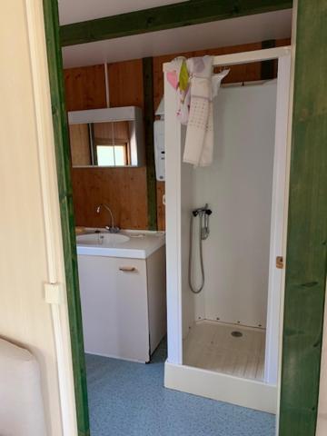 La Colline Aux Chalets, Jaccuzi, Sauna Saint-Chamarand Buitenkant foto