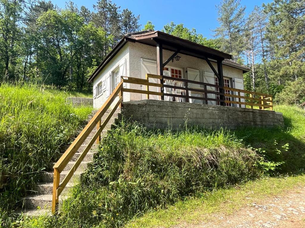 La Colline Aux Chalets, Jaccuzi, Sauna Saint-Chamarand Buitenkant foto
